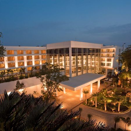 Radisson Blu Plaza Hotel Hyderabad Banjara Hills Exterior photo